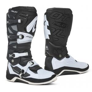 Forma Pilot must-valged mootorratta saapad