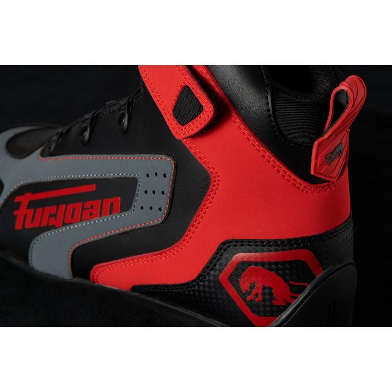 Furygan V4 Easy D3O mustad ja punased mootorratta saapad