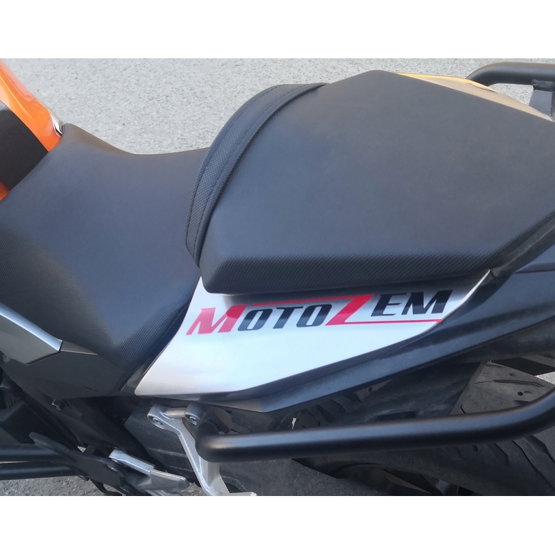 MotoZem logo kleebis must