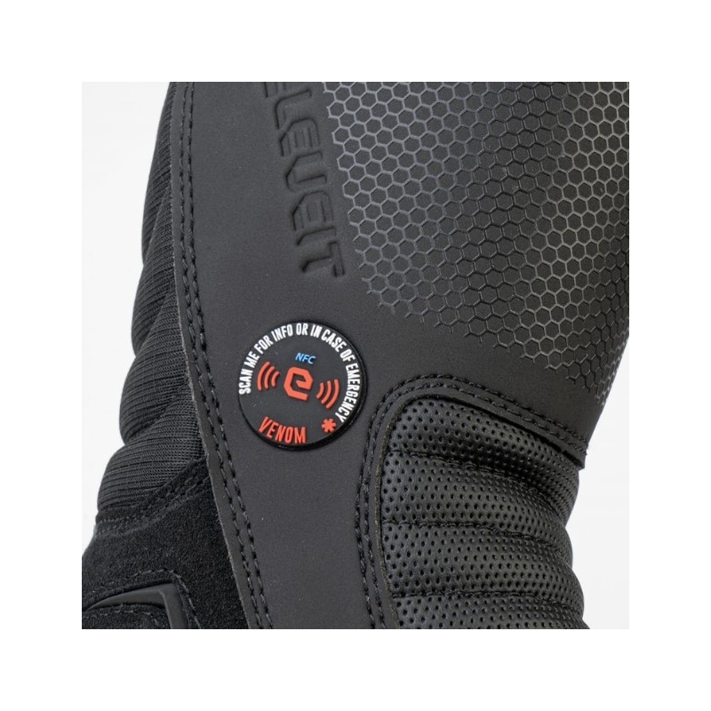 Eleveit Venom WP mustad mootorratta saapad