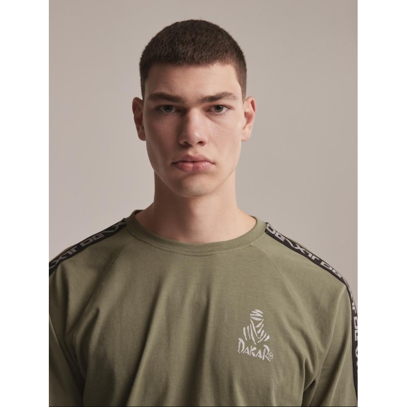 Pikkade varrukatega T-särk DAKAR DKR LG STRAP khaki värvi