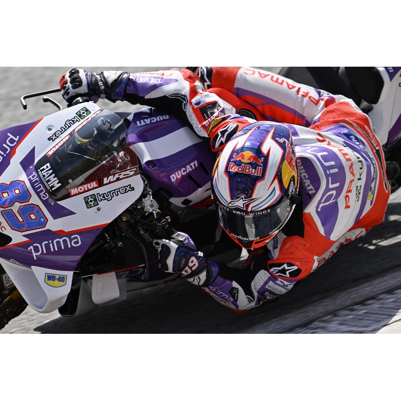 Alpinestars Supertech R-10 Team süsiniku punane ja valge integraalne mootorratta kiiver