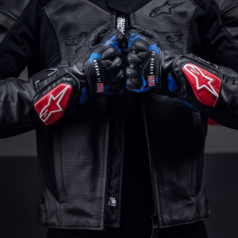 Alpinestars SP-8 3 Monster FQ20 must-punane-sinine-valge mootorratta kindad