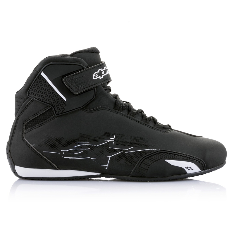 Alpinestars Sector Must-valge mootorratta saapad