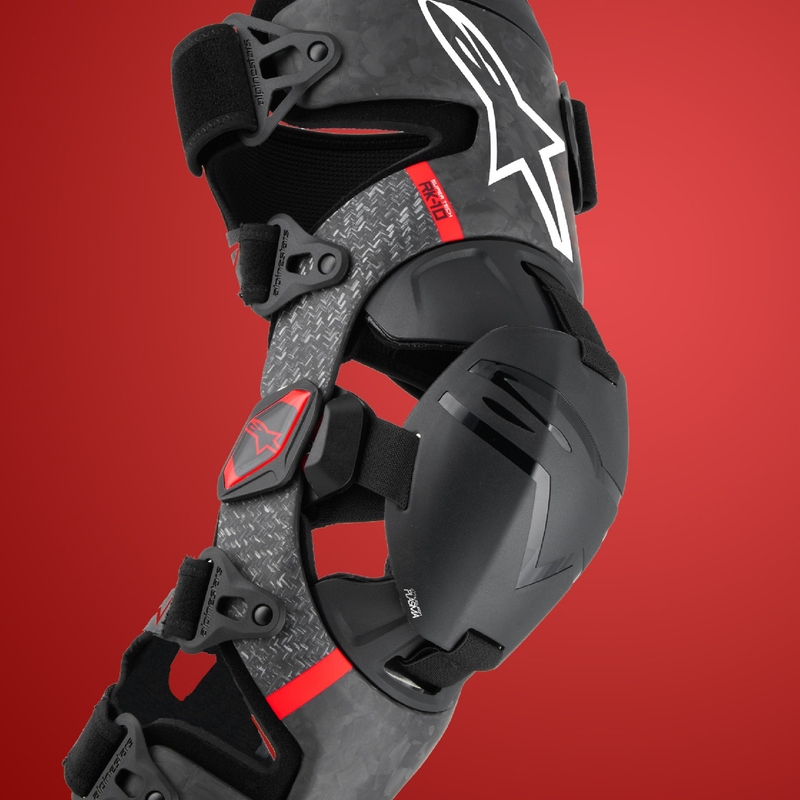 Alpinestars Supertech RK-10 Plasma mustad ja punased põlvekaitsmed