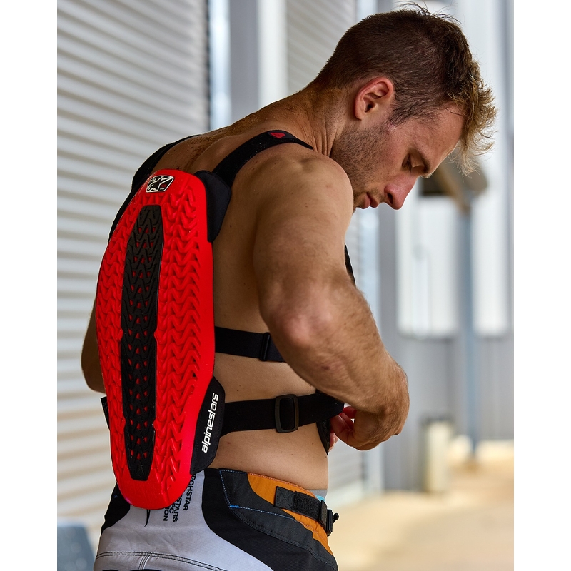 Alpinestars A-5 Plasma must-punase-valge rinnakaitse