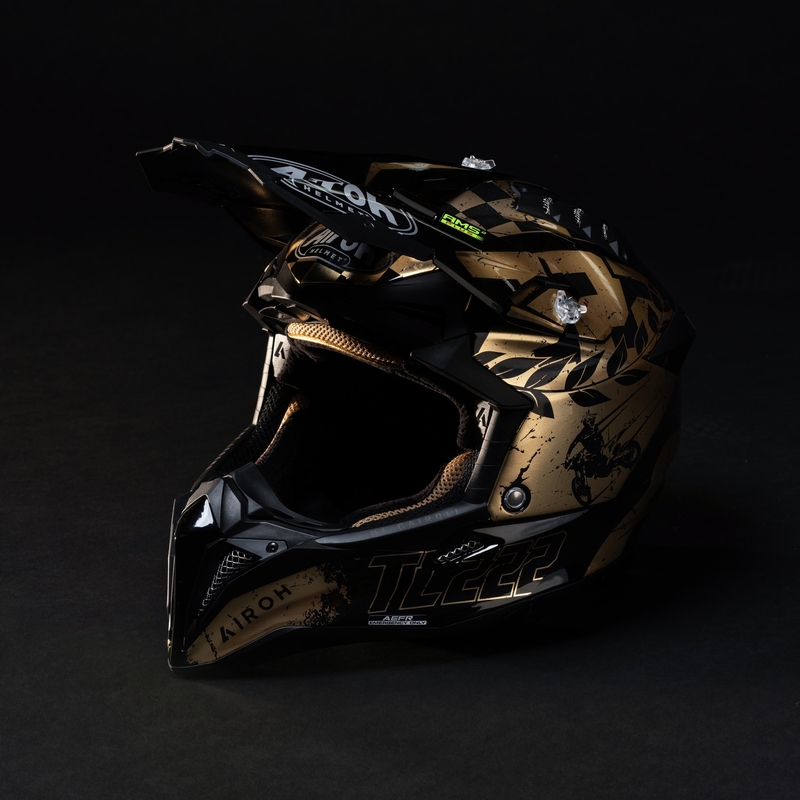 Motokrossikiiver Airoh Aviator 3.0 "TC 222 THE LEGEND" must-kuldne