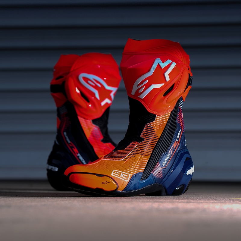 Alpinestars Supertech R Vented Limited Edition MM93 Marc Marquez fluo punane-sinine-mustad mootorratta saapad
