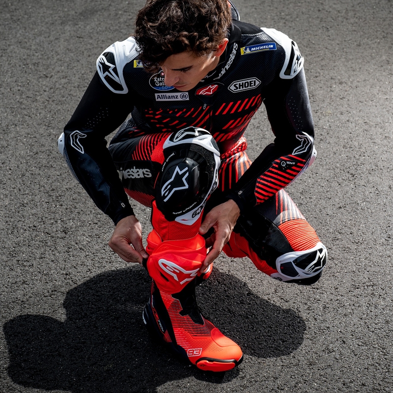 Alpinestars Supertech R Vented Limited Edition MM93 Marc Marquez fluo punane-sinine-mustad mootorratta saapad