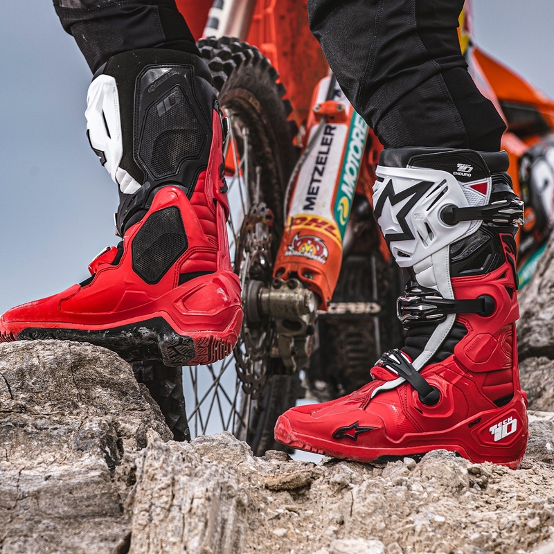 Alpinestars Tech 10 Enduro punane-must-valge mootorratta saapad