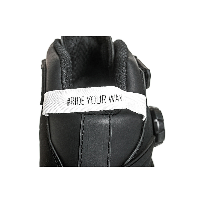 Naiste IXON Bull 2 WP must-valged mootorratta saapad