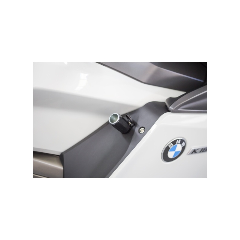 DIN adapter väikesest mootoripesast auto pistikupesasse