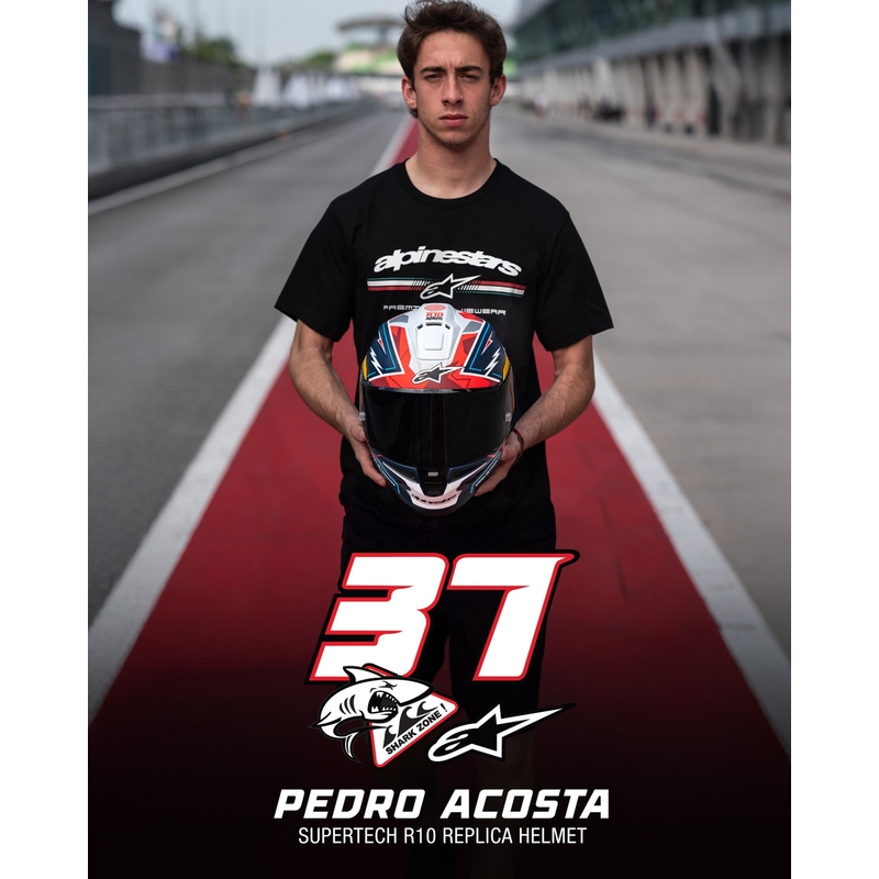 Alpinestars Supertech R-10 piiratud Pedro Acosta mattsinine-punase-valge integraalne mootorratta kiiver.