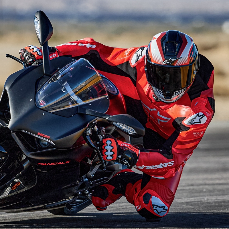 Alpinestars GP Plus V4 Sprint, Tech-air ühilduv fluo punane, punane, valge ja must üheosaline nahast mootorrattaülikond.