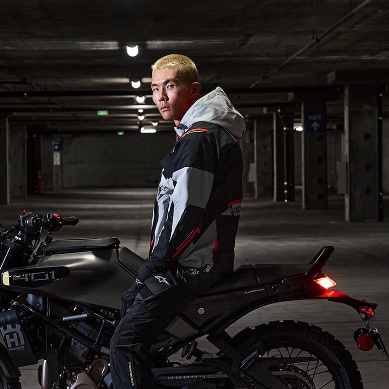Alpinestars MOGRESS AIR must-mandli-oranž mootorrattajope