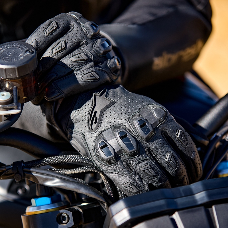 Alpinestars SP X 7 mustad mootorratta kindad