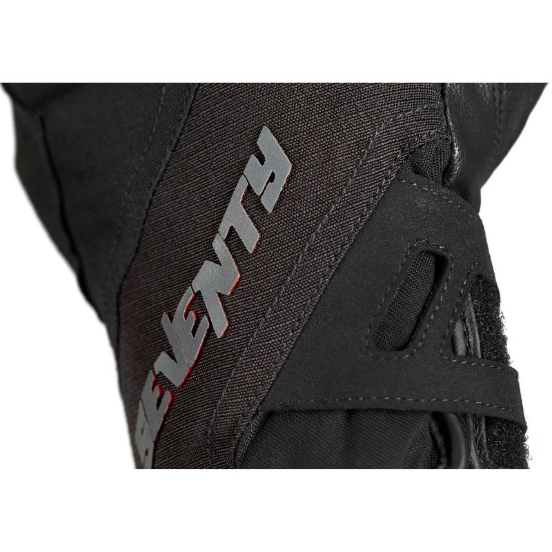 Mootorrattakindad Seventy Degrees SD-T55 Atak must ja punane