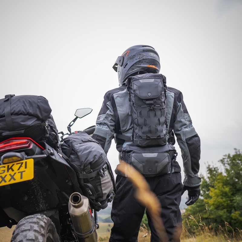 Oxford Atlas B-10 Must 10 L mootorratta seljakott