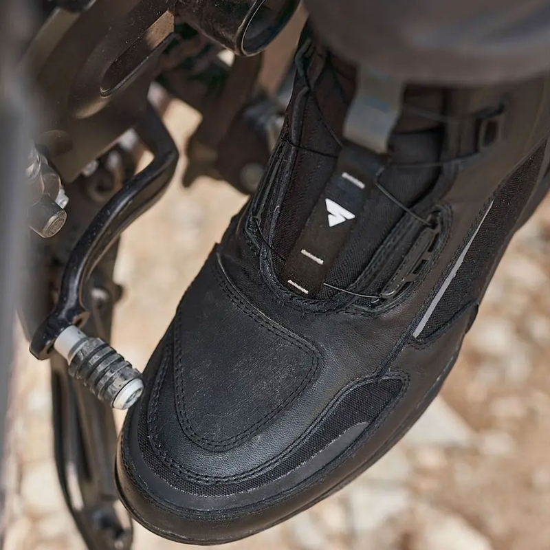 Shima Strato WP mustad mootorratta saapad