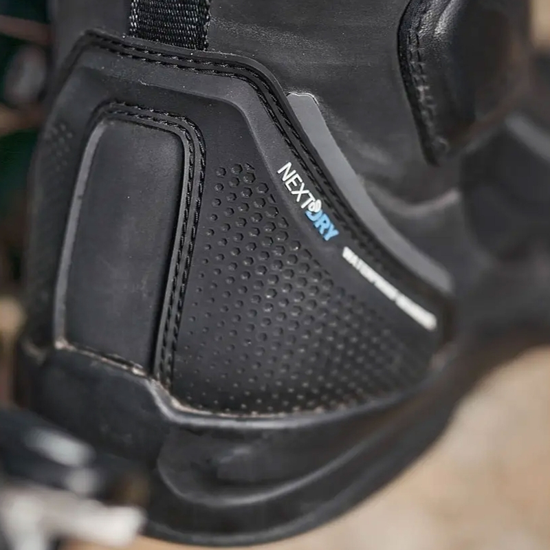 Shima Strato WP mustad mootorratta saapad