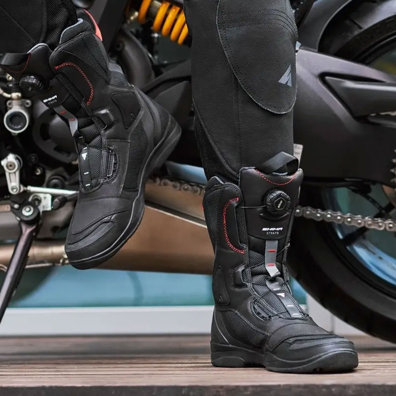 Shima Strato mustad mootorratta saapad