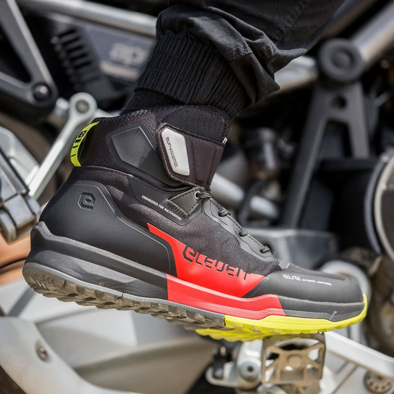 Eleveit STRATOS E-Dry mustad ja punased mootorratta saapad