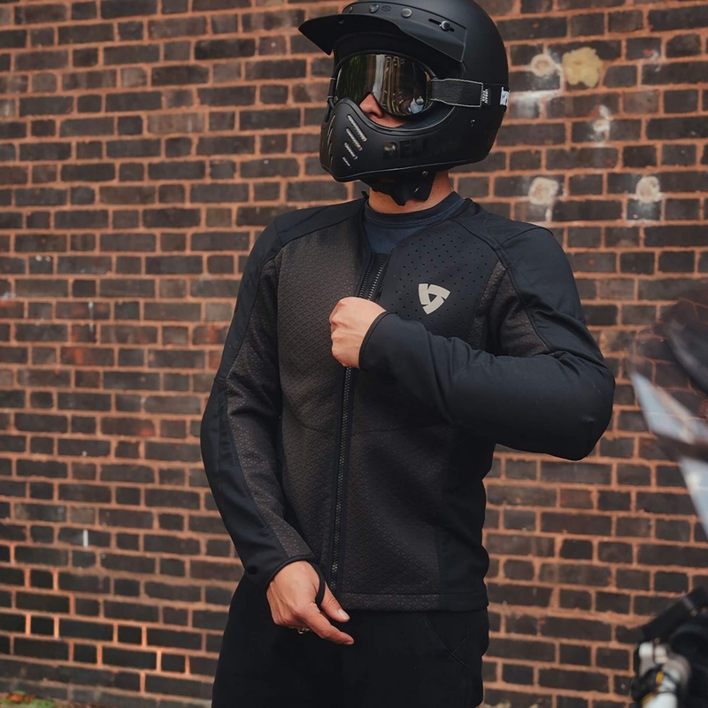 Revit Nucleus kere kaitsekate must