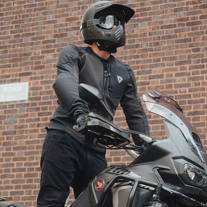 Revit Nucleus kere kaitsekate must