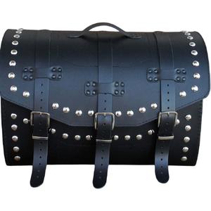 Nahkne mootorrattakohver luku ja neetidega RSA K451 must