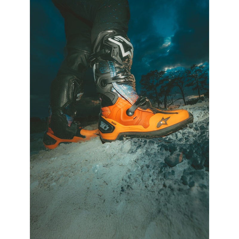 Alpinestars Tech 10 Limited Edition Black Hole mootorrattasaapad mustad