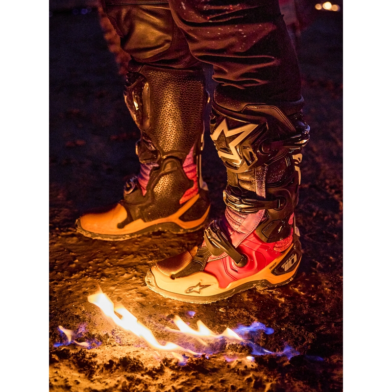 Alpinestars Tech 10 Limited Edition Black Hole mootorrattasaapad mustad