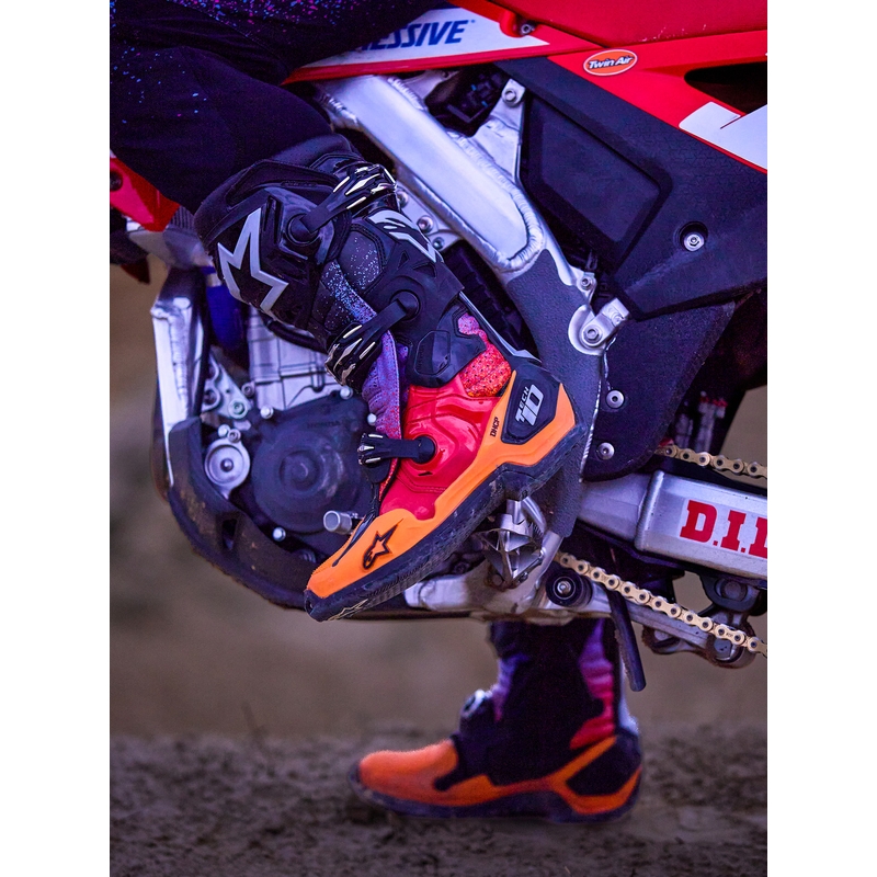 Alpinestars Tech 10 Limited Edition Black Hole mootorrattasaapad mustad