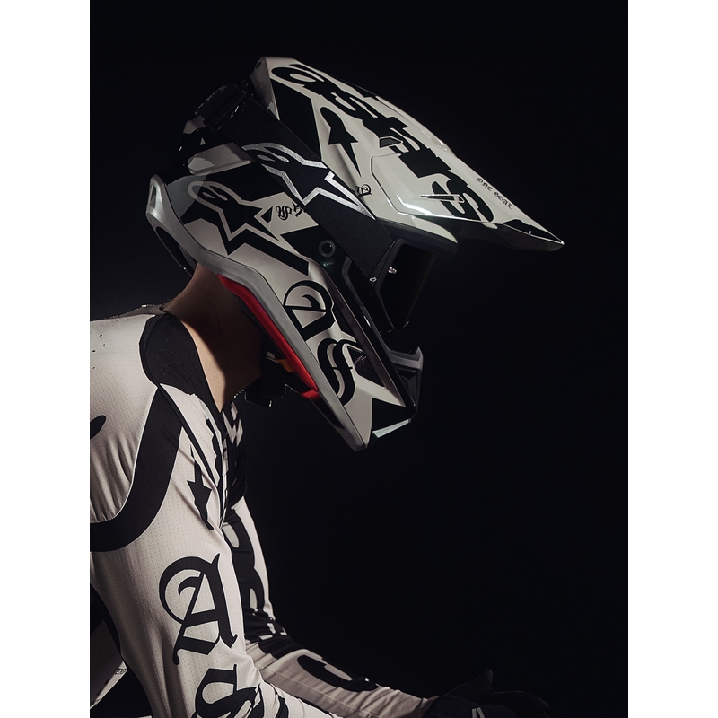Alpinestars Supertech S-M7 limiteeritud väljaande motokrossikiiver Wolf Dust liiva-must