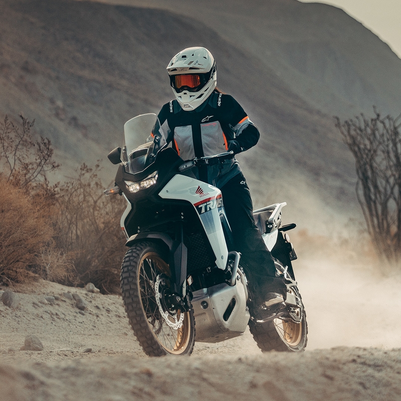 Alpinestars Stella Andes V4 Drystar naiste mootorratta jope tumehall-helehall-must-punane