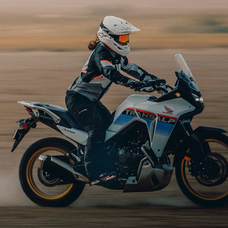 Alpinestars Stella Andes V4 Drystar naiste mootorratta jope tumehall-helehall-must-punane