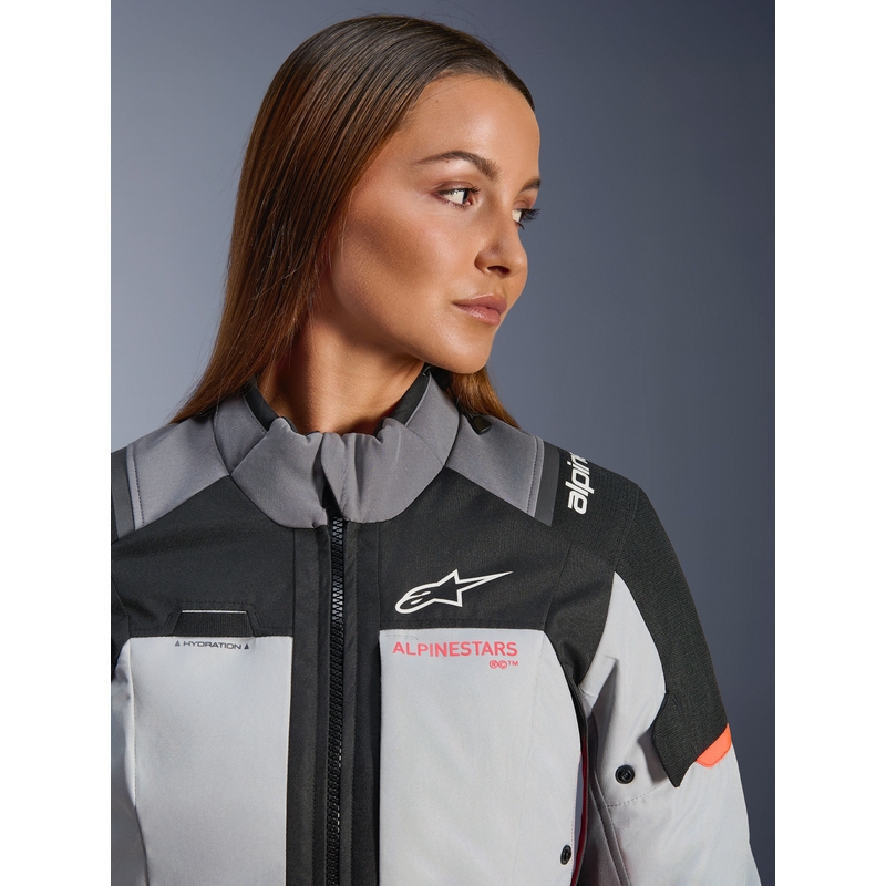 Alpinestars Stella Andes V4 Drystar naiste mootorratta jope tumehall-helehall-must-punane