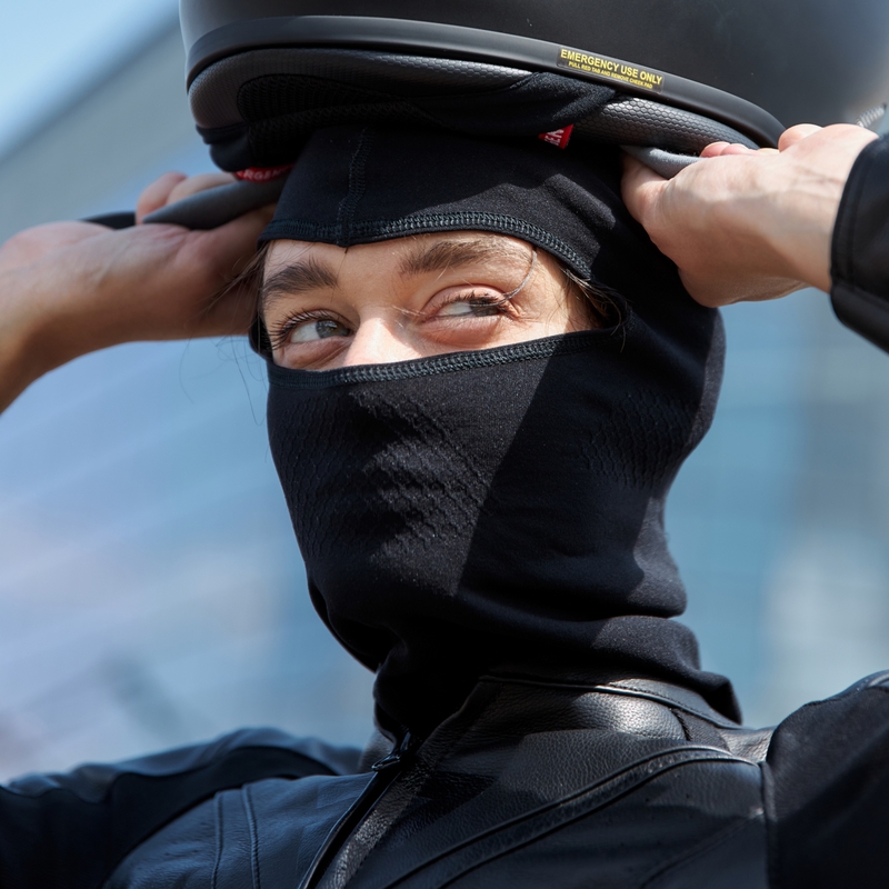Rebelhorn Freeze II kiivri kapuuts must