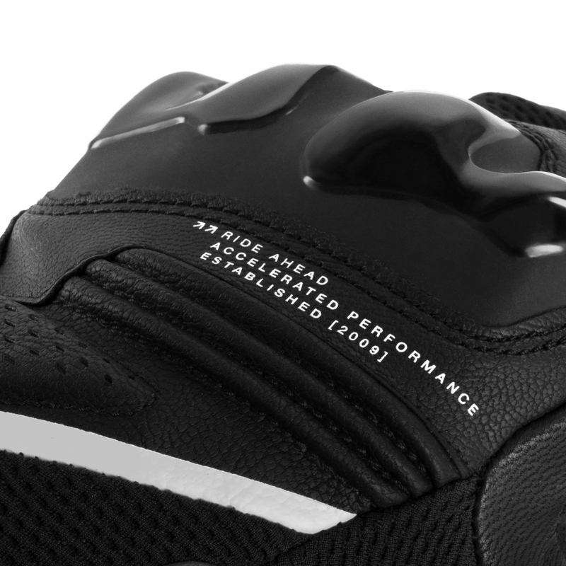 Naiste mootorrattakindad Shima Spark 3.0 must-valge