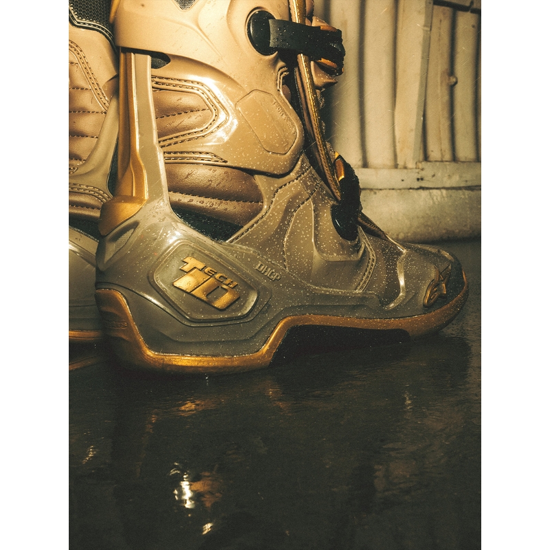 Alpinestars TECH 10 Limited Edition AIR GOLD mootorrattasaapad pruunid-kuldsed