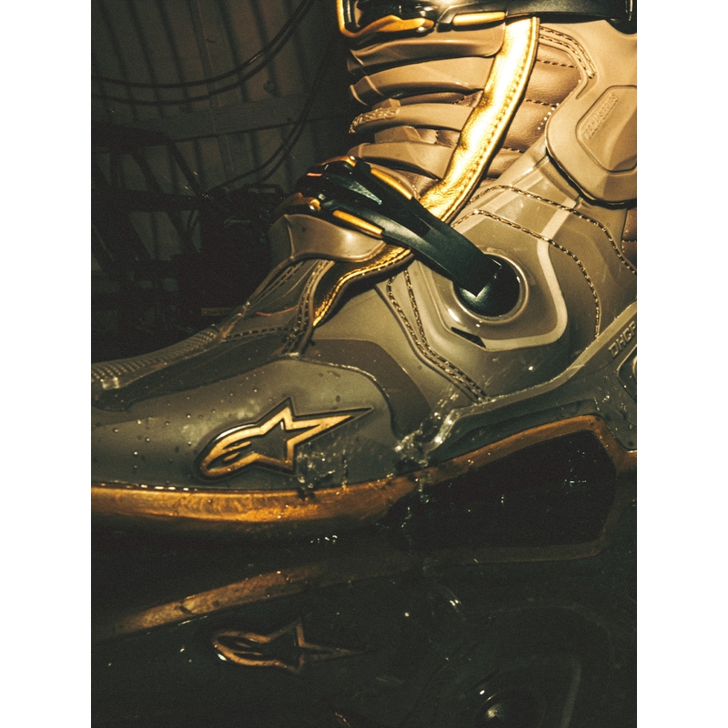 Alpinestars TECH 10 Limited Edition AIR GOLD mootorrattasaapad pruunid-kuldsed